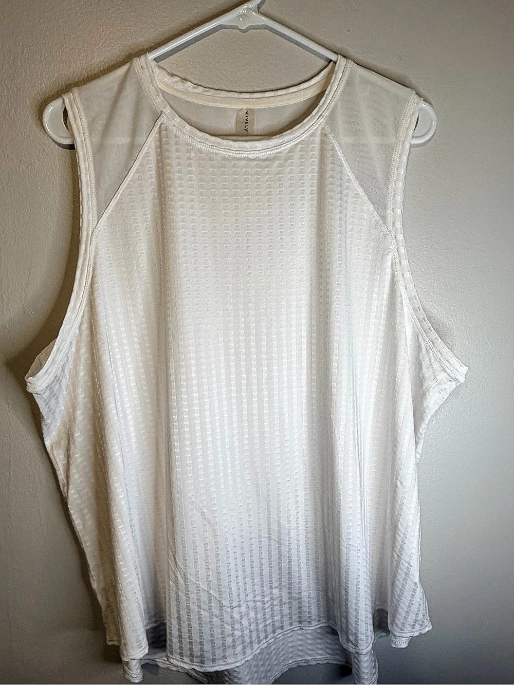 VIVELY Textured Sleeveless Tunic in White Size 2X Like New